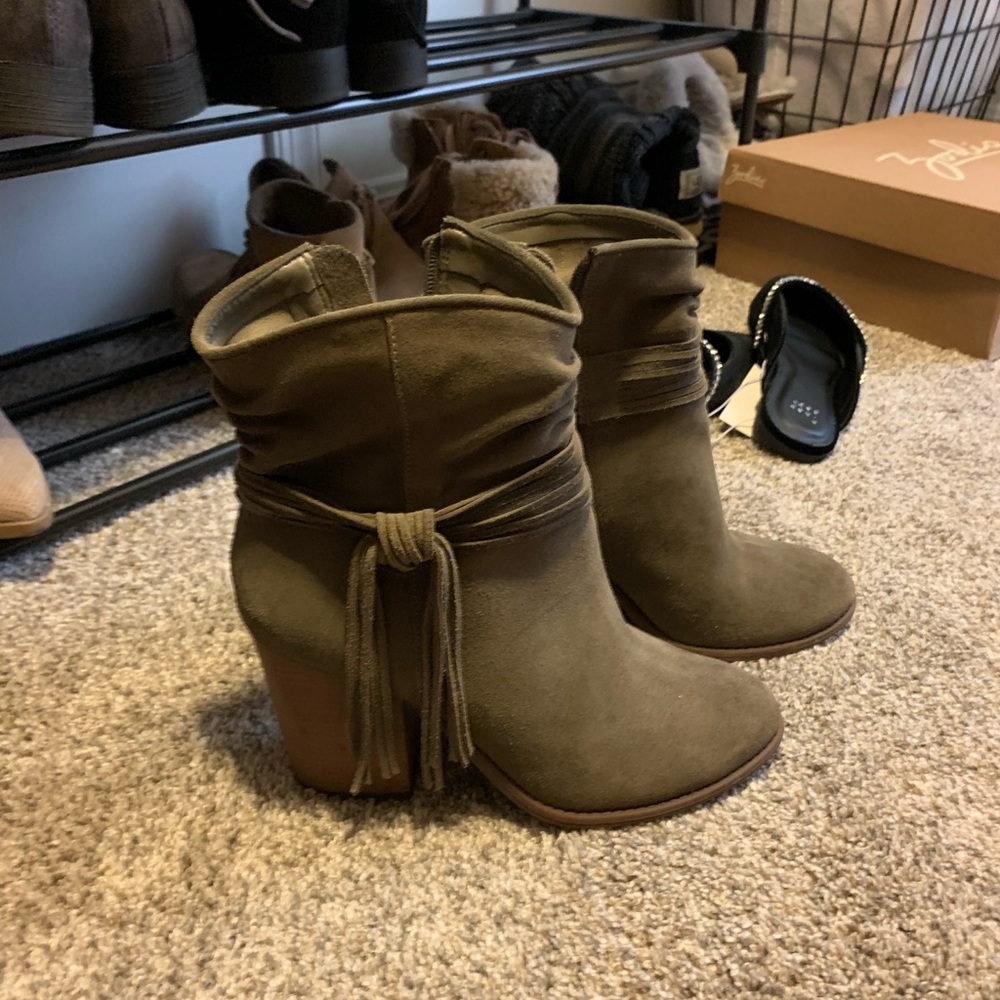Jessica Simpson 8 heels